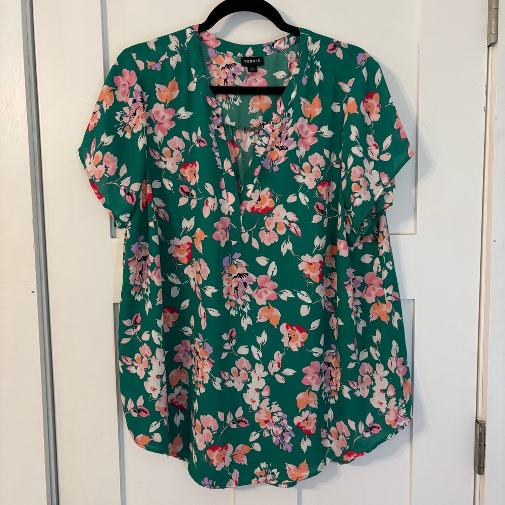 Torrid Green‎ Floral Split Neck Blouse - Plus Size 1X - Vibrant Flowy Top Boho